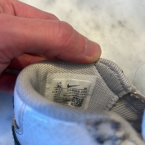 Toddler Nike high top sneakers size 6T - Picture 4 of 4